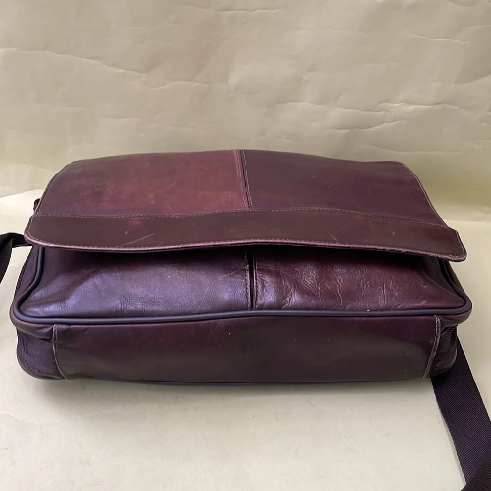 Vintage dark brown Kenneth Cole leather bag